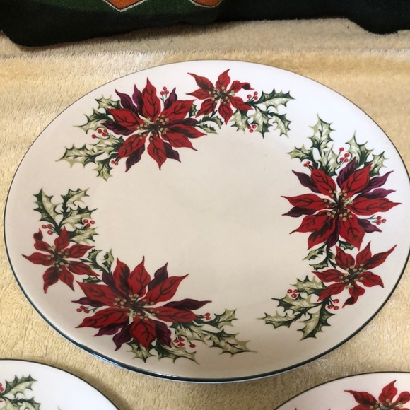 Totally Today Poinsettia On Edge, Green Trim one each Dinner, salad & co… - Picture 3 of 6